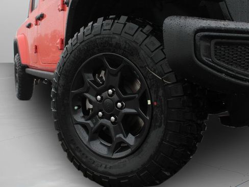 Used 2023 Jeep Gladiator Willys image 2