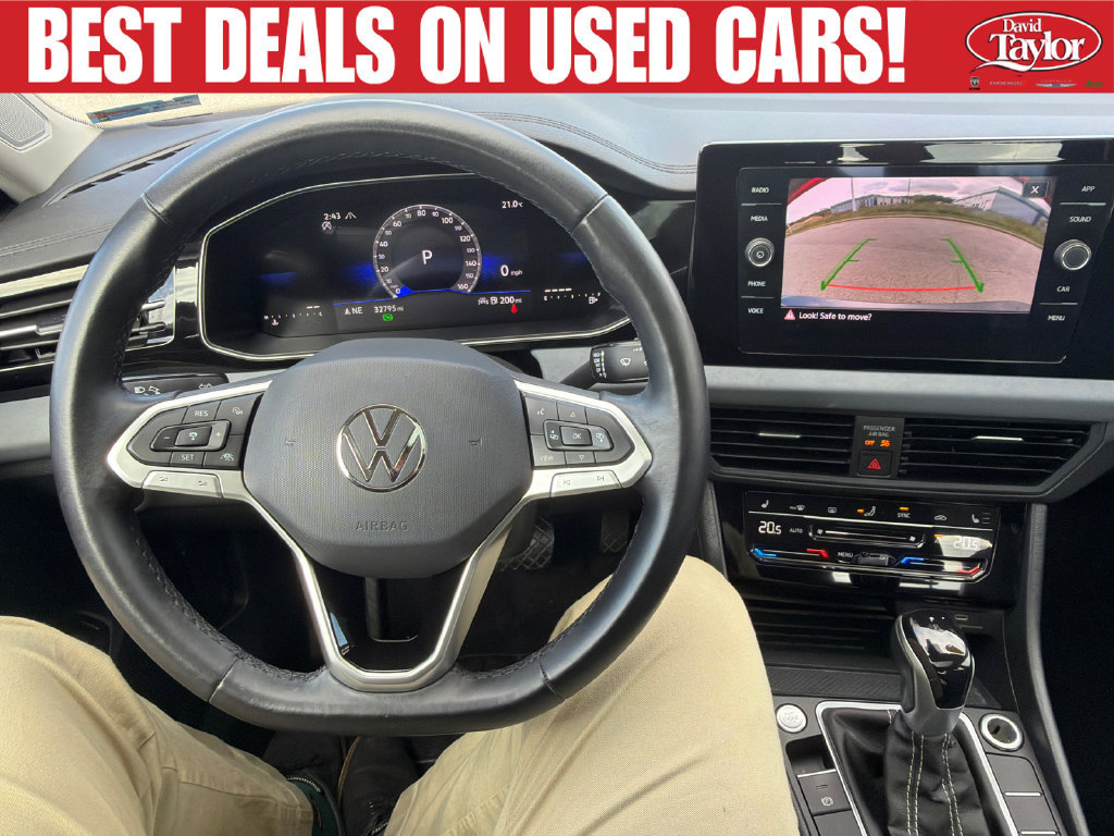 Used 2025 Volkswagen Jetta SE FWD image 17