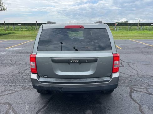Used 2011 Jeep Patriot Sport w/ Tire & Wheel Group FWD image 8