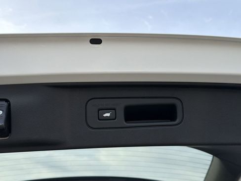 Used 2025 Honda Pilot EX-L image 17