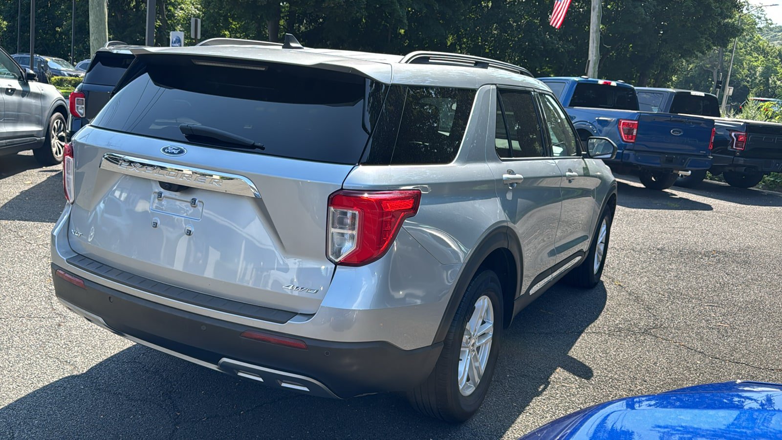 Used 2023 Ford Explorer XLT w/ Equipment Group 202A AWD/4WD image 10