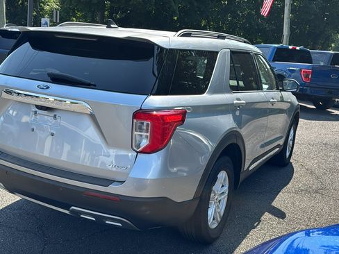 Used 2023 Ford Explorer XLT w/ Equipment Group 202A AWD/4WD image 10