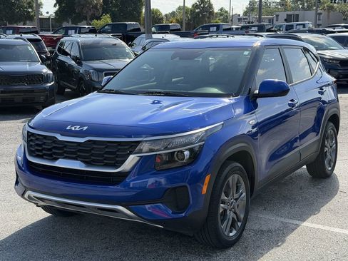 Used 2023 Kia Seltos LX AWD/4WD image 9
