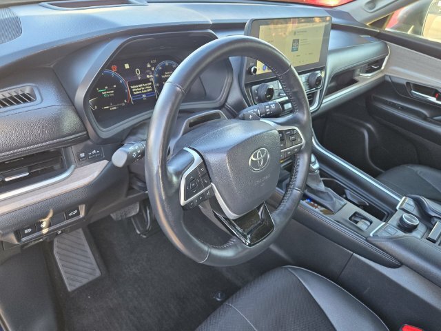 Used 2025 Toyota Grand Highlander AWD image 12
