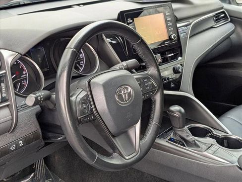 Used 2023 Toyota Camry SE image 10