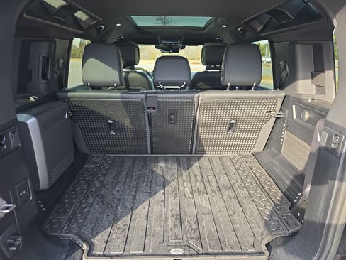 Used 2023 Land Rover Defender 110 V8 image 13