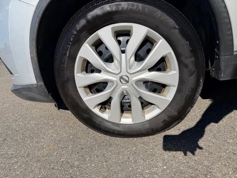 Used 2016 Nissan Rogue S image 26