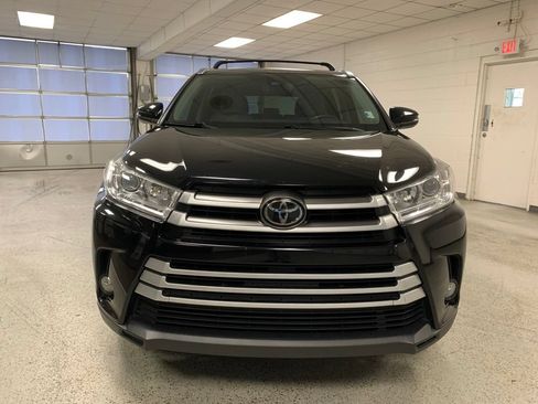 Used 2017 Toyota Highlander XLE AWD/4WD image 3