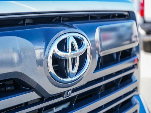 Used 2022 Toyota Tundra Limited image 12