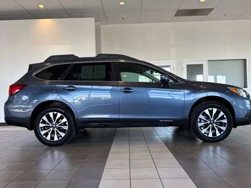 Used 2017 Subaru Outback 3.6R Limited AWD/4WD image 3