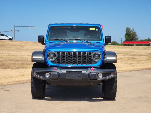 Used 2025 Jeep Wrangler Unlimited Rubicon w/ Convenience Group AWD/4WD image 6