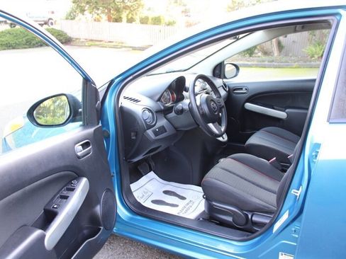 Used 2012 MAZDA MAZDA2 Touring image 5