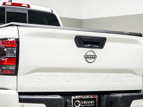 Used 2022 Nissan Frontier SV image 13