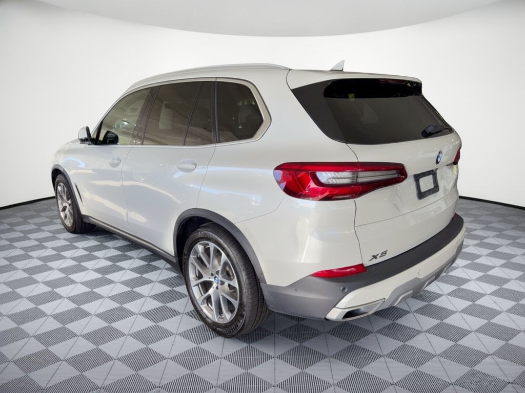 Used 2019 BMW X5 xDrive40i w/ Executive Package AWD/4WD image 3
