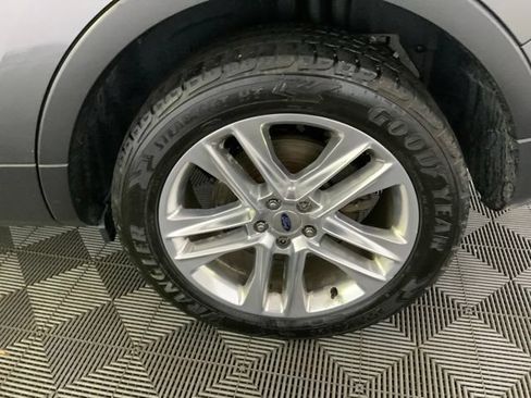 Used 2017 Ford Explorer XLT w/ Equipment Group 202A FWD image 10