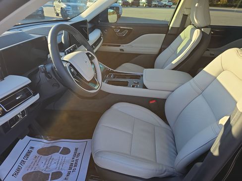 Certified 2025 Lincoln Aviator AWD w/ Equipment Group 101A image 14