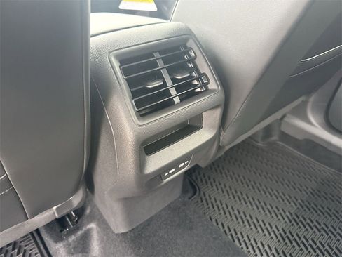 New 2026 Volkswagen Tiguan SE image 26