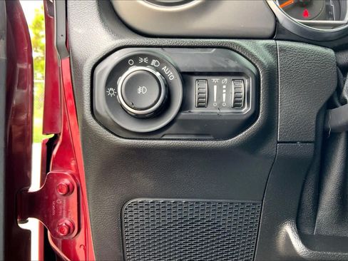 Used 2021 Jeep Wrangler Sport AWD/4WD image 33