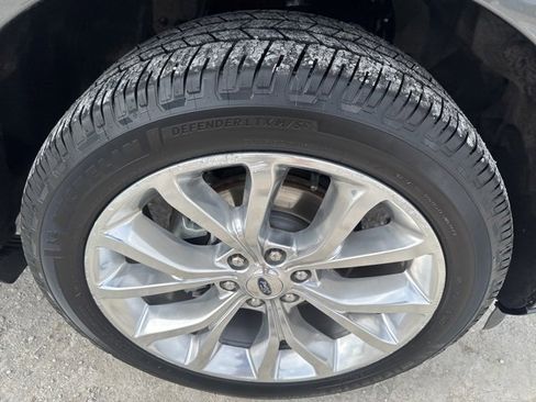 Used 2019 Ford Expedition Platinum image 29