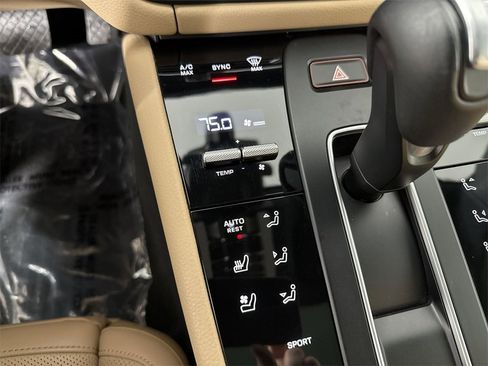 Certified 2023 Porsche Macan image 31