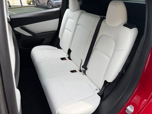 Used 2020 Tesla Model Y Long Range image 31