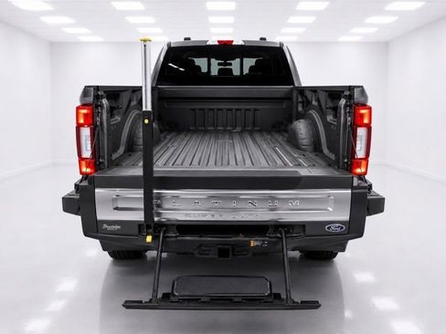 Used 2022 Ford F350 Platinum w/ FX4 Off-Road Package AWD/4WD image 11