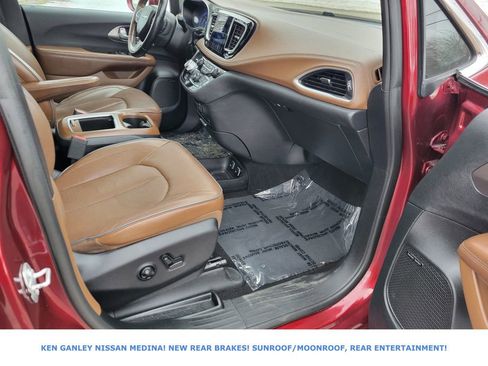 Used 2017 Chrysler Pacifica Limited image 55