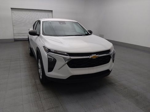 Used 2025 Chevrolet Trax LS FWD image 14
