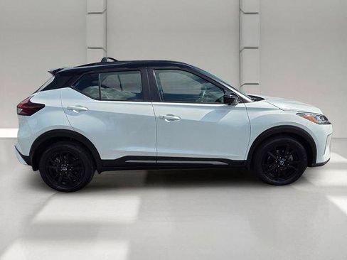 Used 2024 Nissan Kicks SR w/ Exterior Package FWD image 6