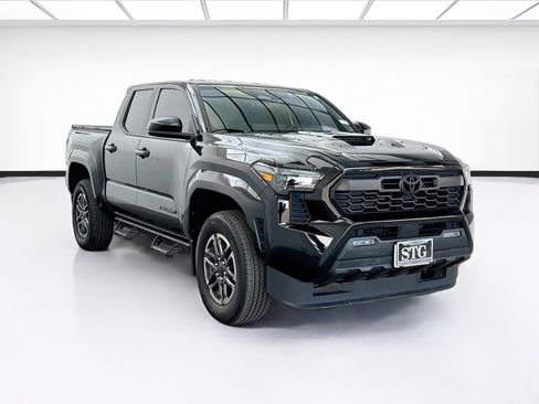 Used 2024 Toyota Tacoma TRD Sport AWD/4WD image 3