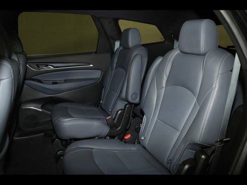Used 2023 Buick Enclave Essence w/ Sport Touring Edition FWD image 28
