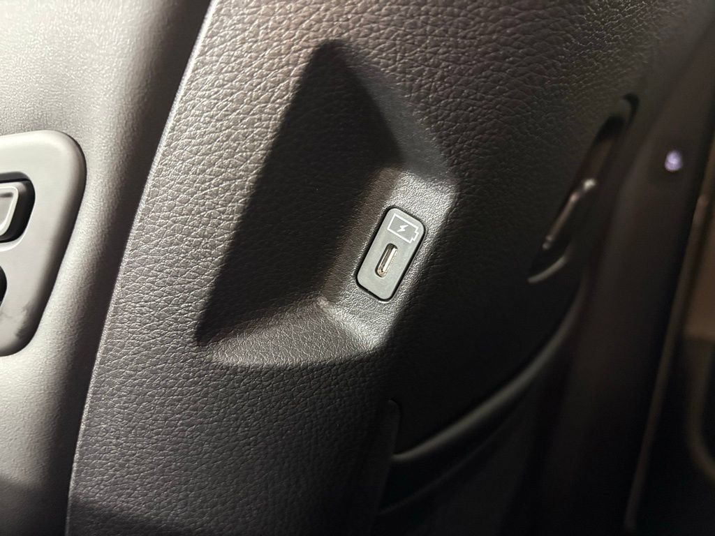 New 2026 Kia Carnival EX FWD image 36
