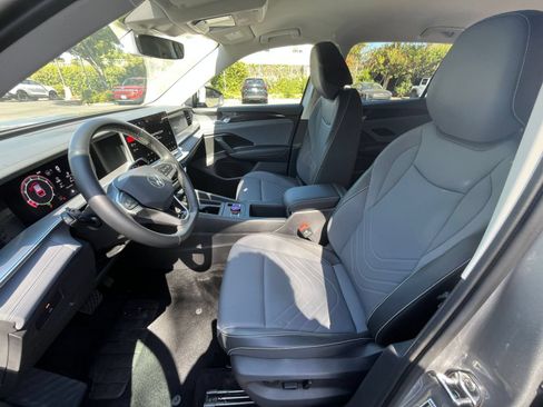 Used 2026 Volkswagen Tiguan SE AWD/4WD image 29