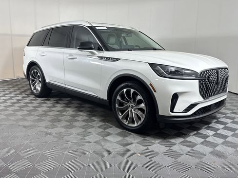 Used 2025 Lincoln Aviator Reserve w/ Illumination Package RWD image 8