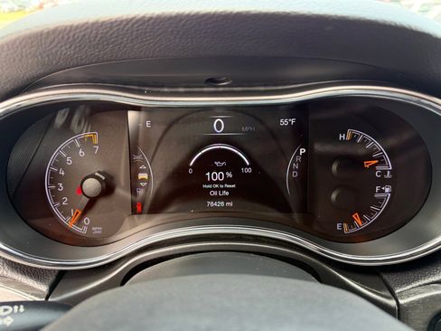 Used 2018 Jeep Grand Cherokee Laredo image 30