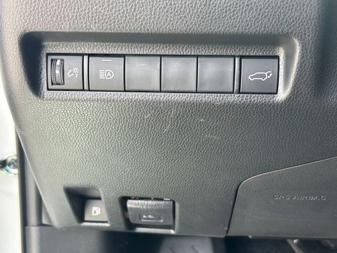 Used 2022 Toyota RAV4 XSE AWD/4WD image 18
