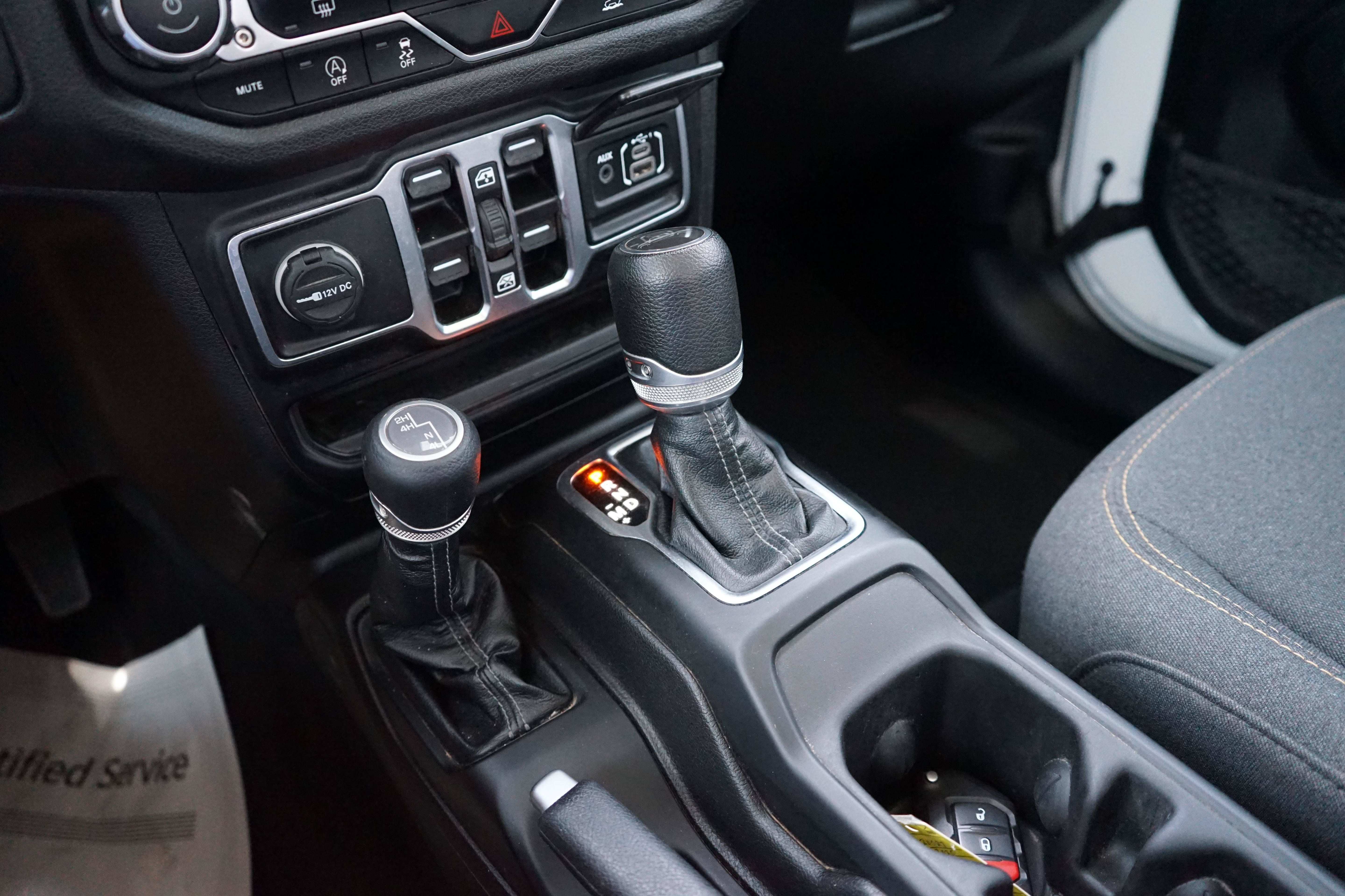 Used 2025 Jeep Gladiator Sport AWD/4WD image 17
