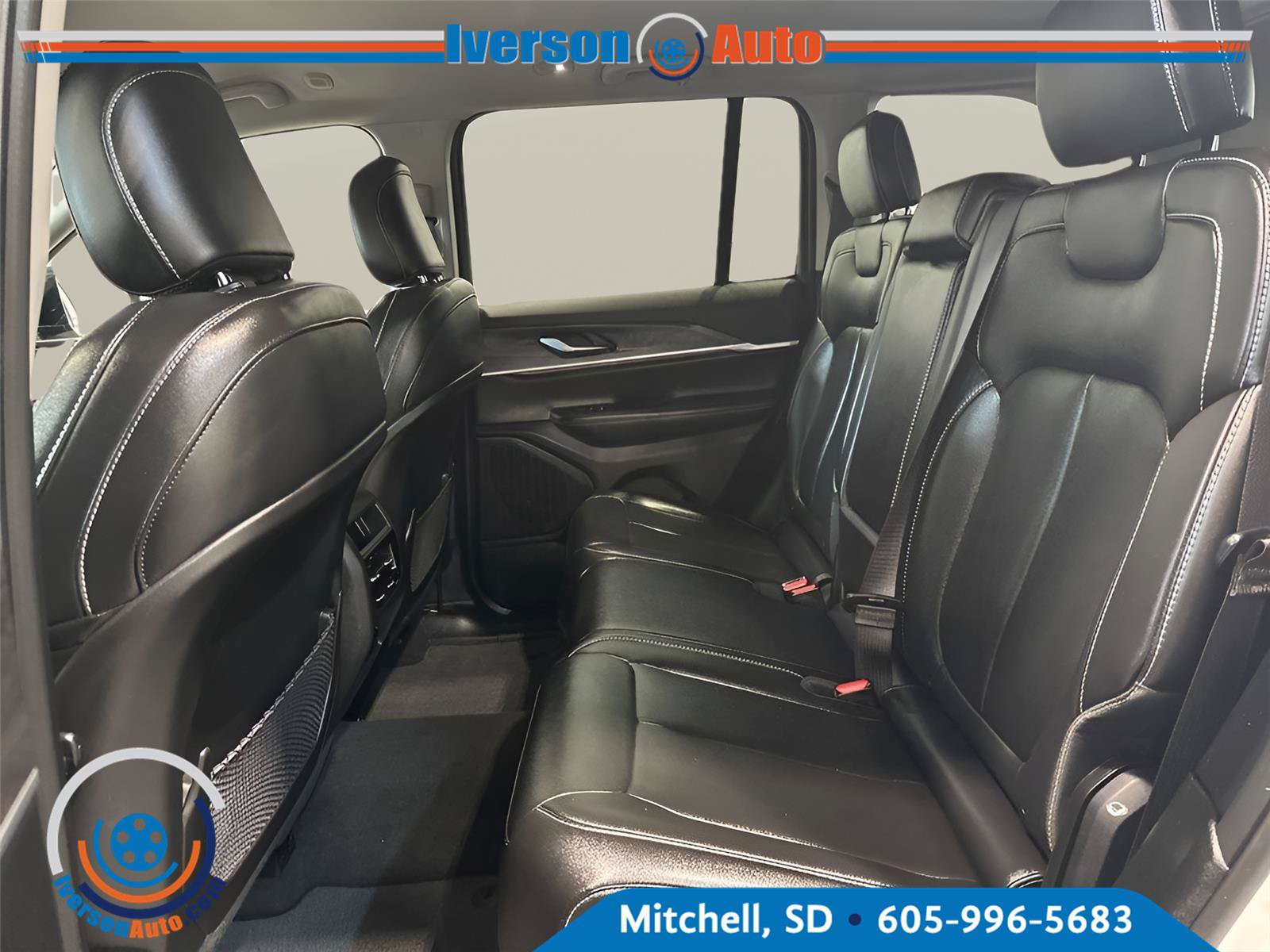 Used 2023 Jeep Grand Cherokee Limited AWD/4WD image 27