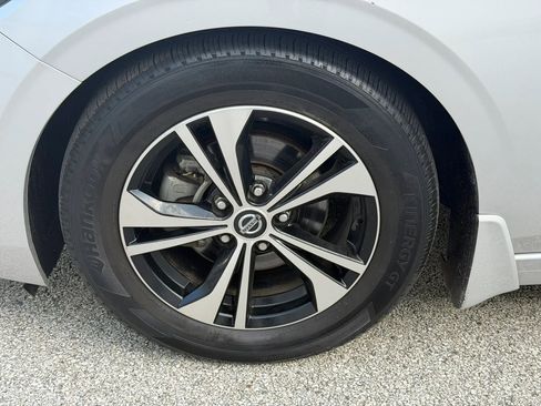 Used 2020 Nissan Sentra SV image 9