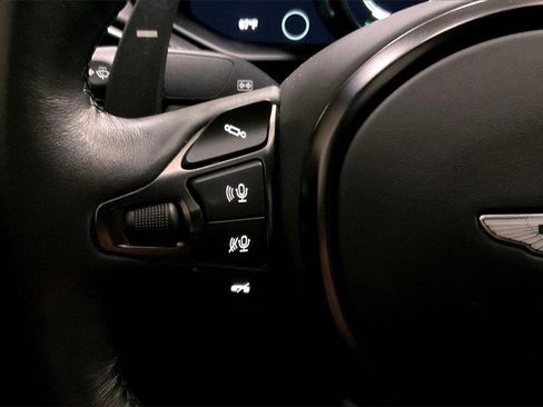 Used 2021 Aston Martin V8 Vantage Base image 23