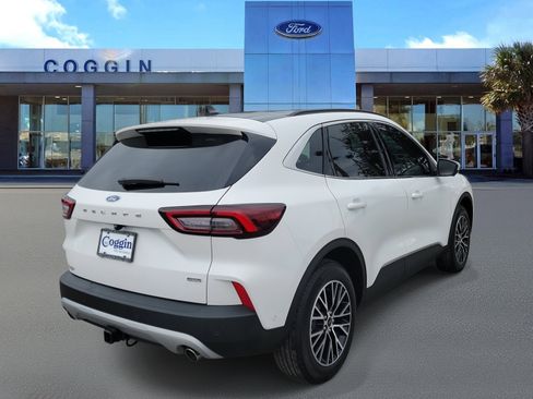 Certified 2024 Ford Escape SE w/ PHEV Premium Package image 3