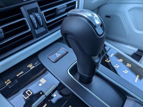 Certified 2025 Porsche Macan S AWD/4WD image 22