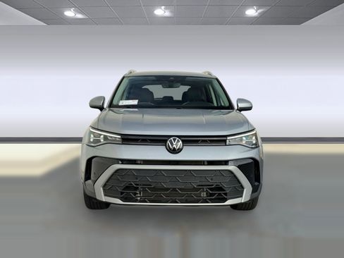 Used 2025 Volkswagen Taos SE image 5