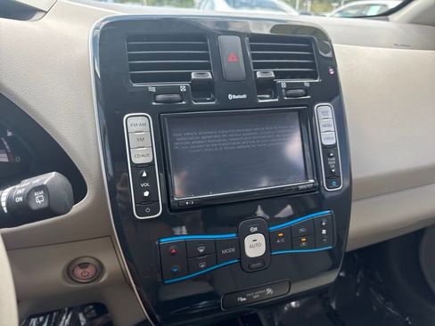 Used 2012 Nissan Leaf SV image 38