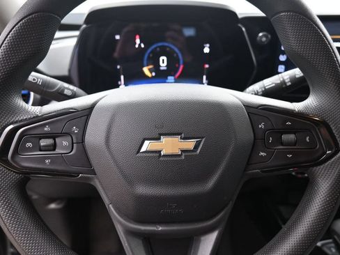 Used 2025 Chevrolet Trax LT FWD image 17