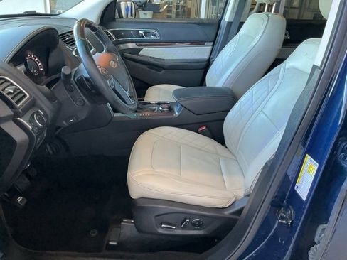 Used 2017 Ford Explorer Platinum image 4