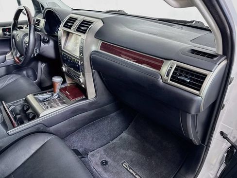 Used 2018 Lexus GX 460 Premium w/ Premium Package AWD/4WD image 30