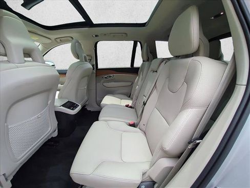 Used 2022 Volvo XC90 T6 Momentum AWD/4WD image 22