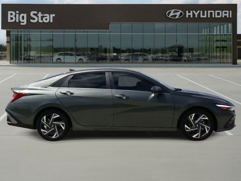 Used 2026 Hyundai Elantra Limited w/ Cargo Package FWD image 5