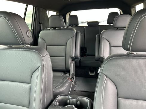 Used 2025 Chevrolet Traverse LT w/ Driver Confidence Package AWD/4WD image 6